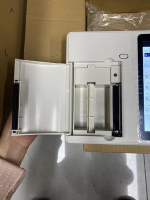 Draagbare 6-kanaals EKG-monitor Touch Screen Analyzer Oplaadbaar Ingebouwd in Li-ion-batterij