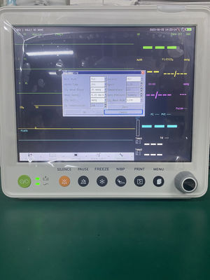 12,1'' Kleuren TFT LCD Multiparameter Patiëntmonitor met 1 Jaar Garantie en Compact 30*27*30CM Design