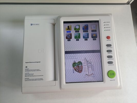 Medisch elektrocardiogram printer software touchscreen laptop met kanalen leidt EKG stroombron elektrisch materiaal