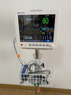 ISO-gecertificeerd 12,1 inch kleur LCD-display Multi Parameter Patiëntmonitor met trolley / wandbeugel montage opties